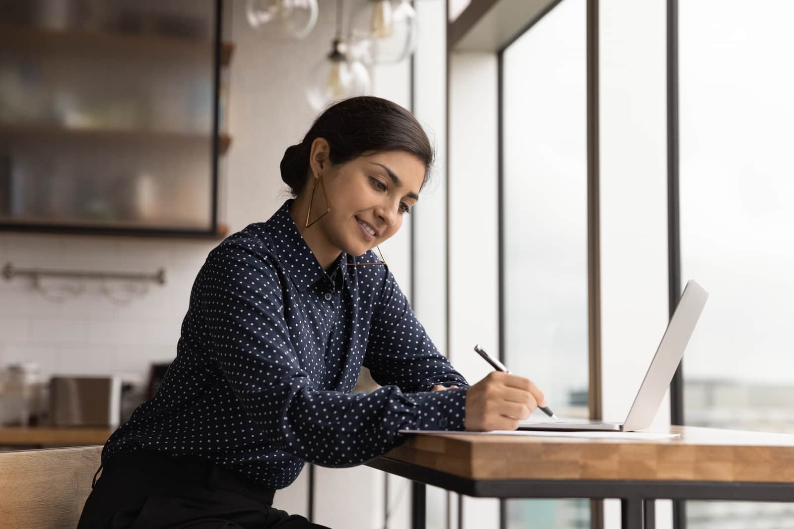 woman study online on computer