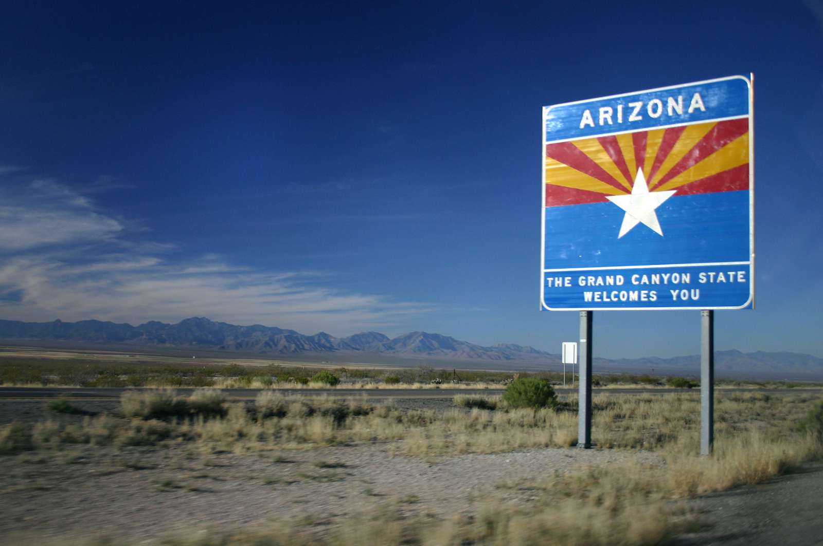 Entering Arizona highway sign