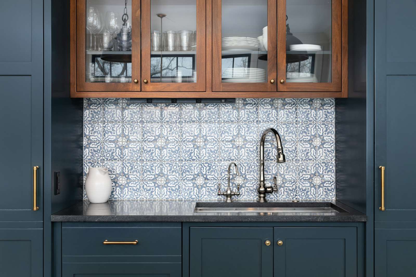Kitchen sink modern home features