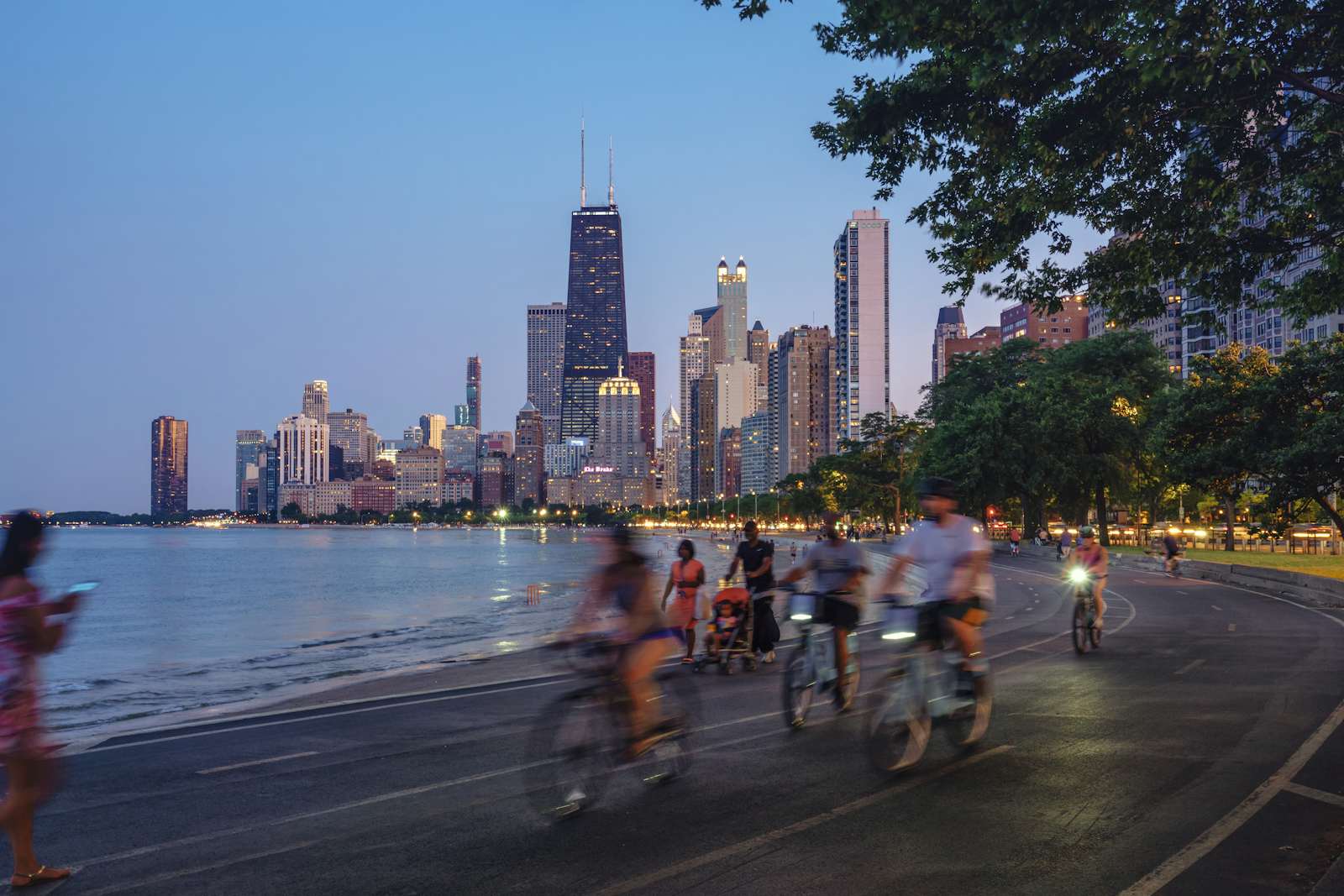 Bicycle lane Chicago skyline