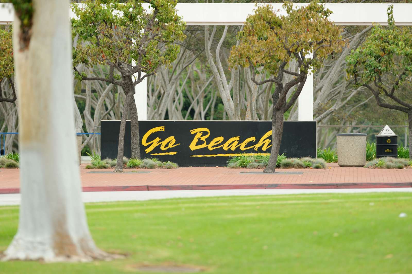 Go Beach sign at California State University Long Beach